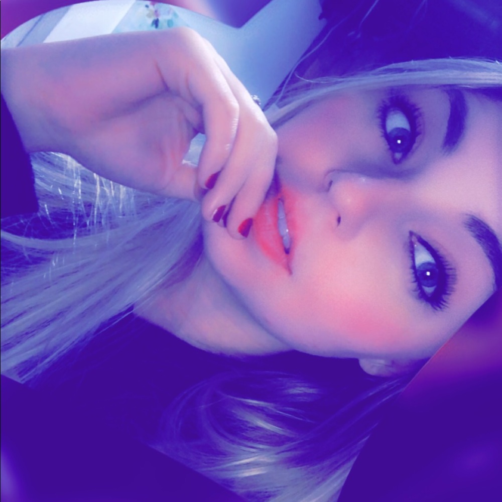 Meet your Posher, Abbey